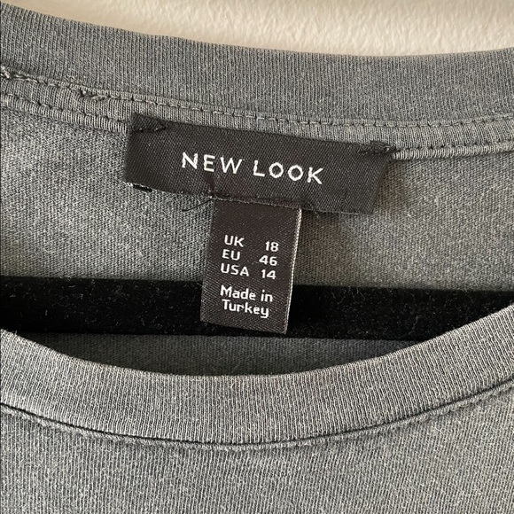 New Look Acid Wash Star Boxy T-Shirt in Charcoal - Picture 3 of 3